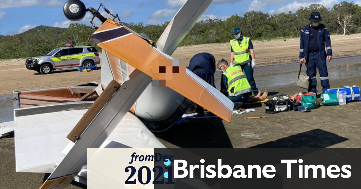 Passenger killed, pilot injured in plane crash on Queensland beach